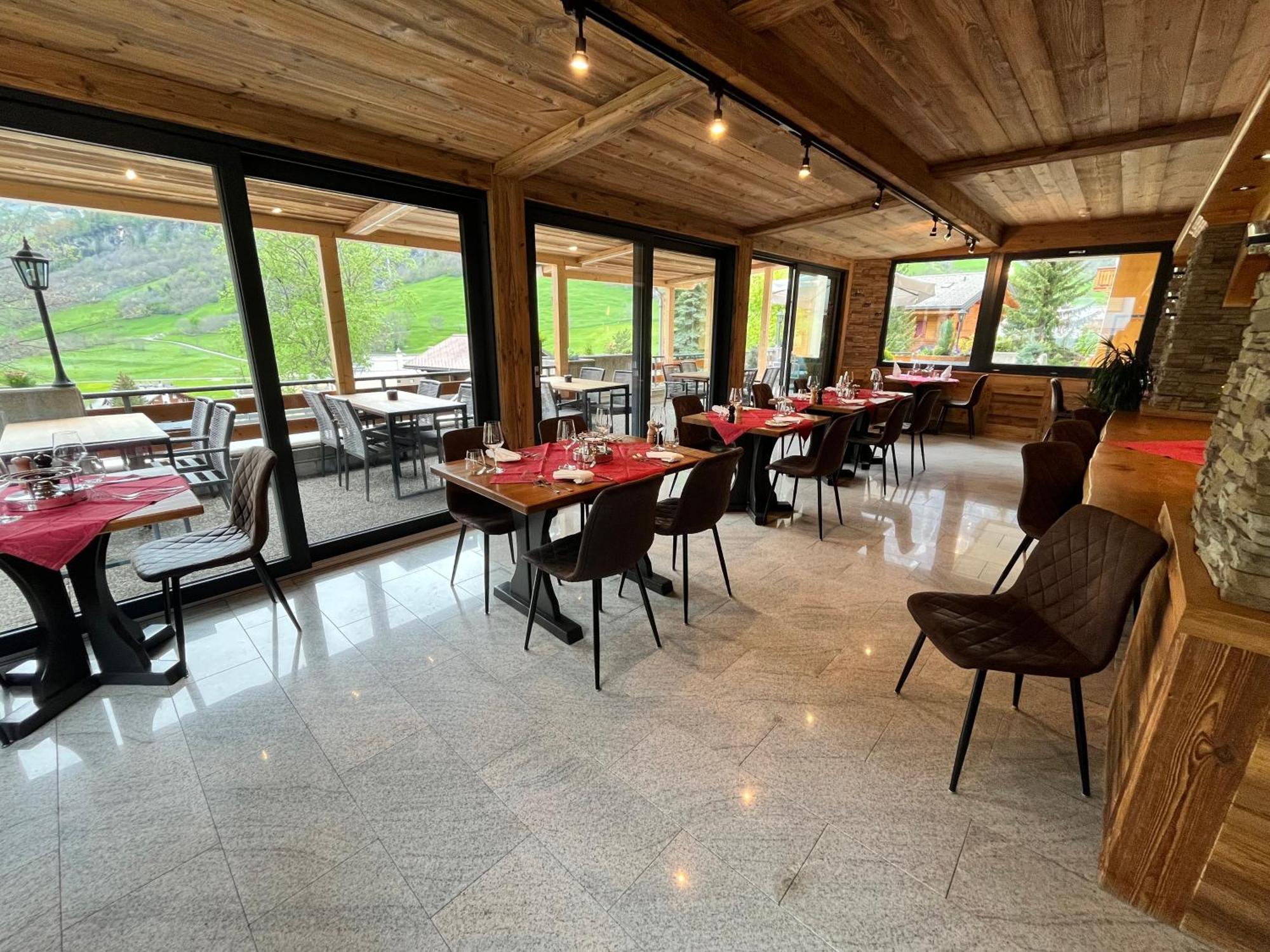 Hotel Alfa Superieur - Leukerbad-Therme Экстерьер фото